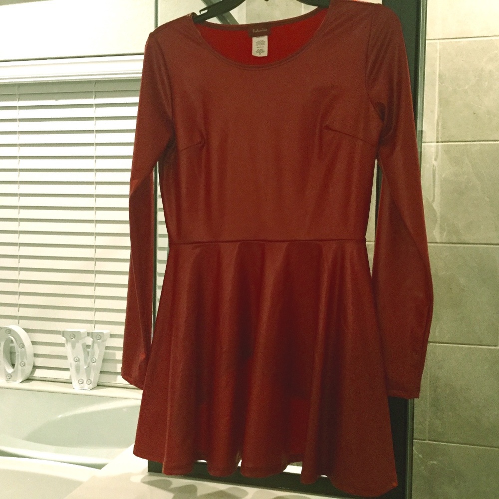 New Red pendulum reverse hi low shirt size M